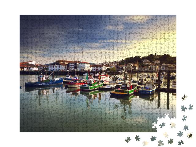 Puzzle de 1000 pièces « Bateaux de pêche dans le port de Saint Jean de Luz, au Pays Basque, France. »