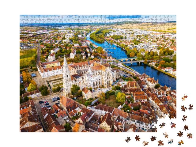 Puzzle de 1000 pièces « Image de la vue aérienne de la célèbre vieille ville d'Auxerre avec la rivière en France »
