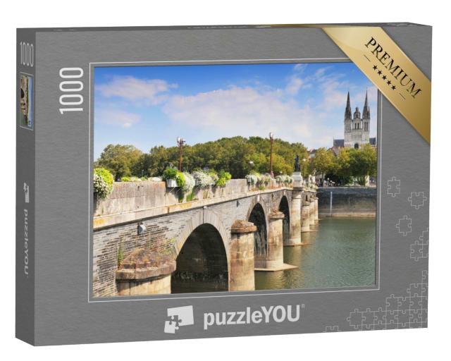 Puzzle de 1000 pièces « Vue d'Angars avec le pont et la cathédrale St. Maurice France. »