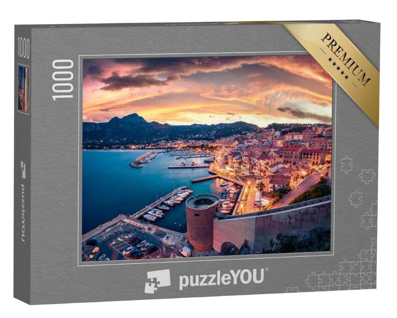 Puzzle de 1000 pièces « Magnifique paysage urbain du soir du port de Calvi »
