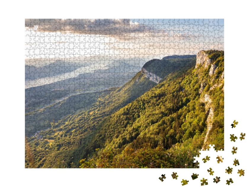 Puzzle de 1000 pièces « Belle vue aérienne depuis la Croix Nivolet sur le lac du Bourget en France au coucher du soleil. »