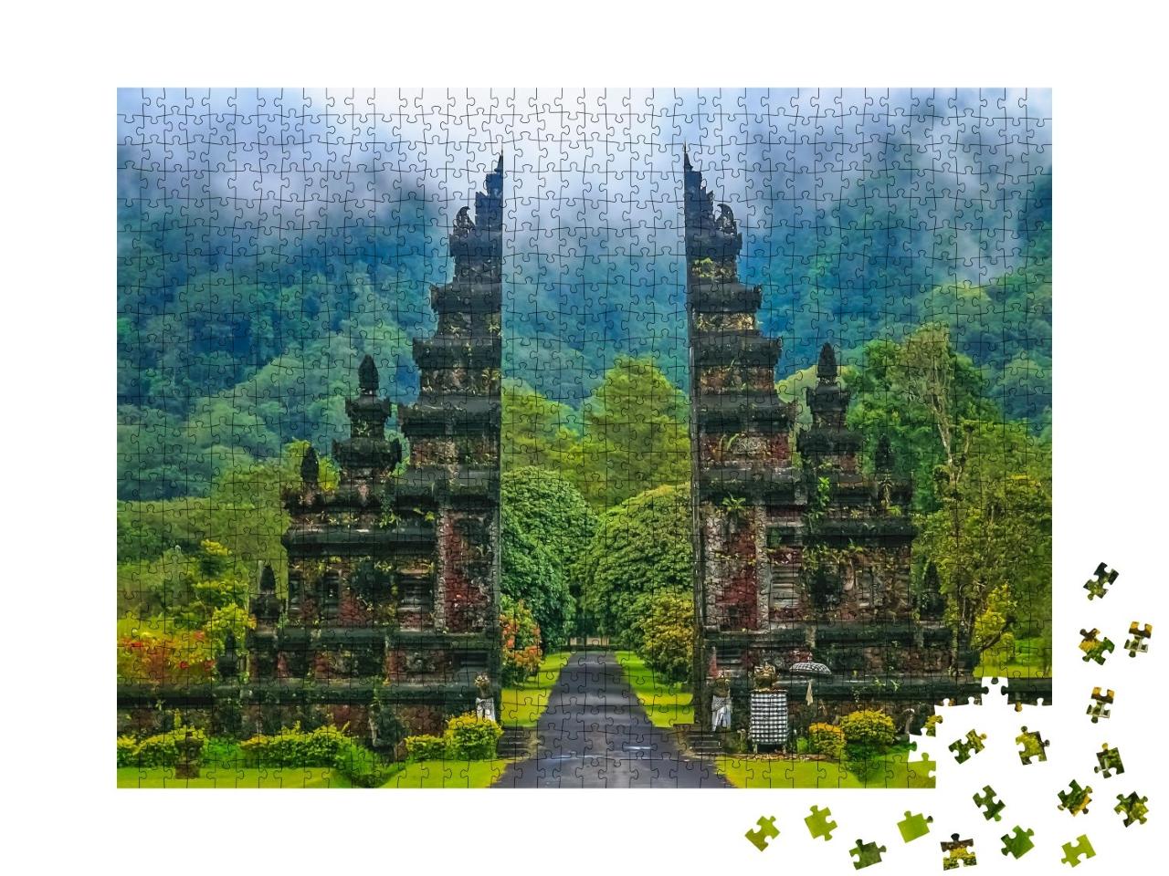 Puzzle de 1000 pièces « Portes d'un des temples hindous de Bali en Indonésie »