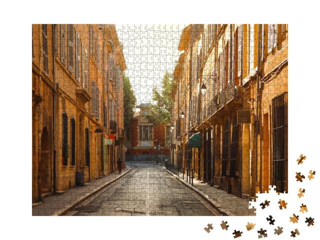 Puzzle de 1000 pièces « Vue de la ville provençale d'Aix en Provence avec une vieille façade de maison le matin »