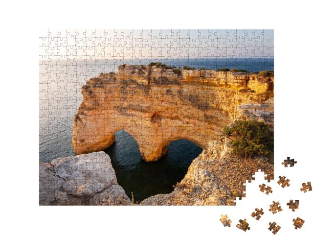 Puzzle de 500 pièces « Falaise en forme de cœur en Algarve, Praia Marinha, Portugal »