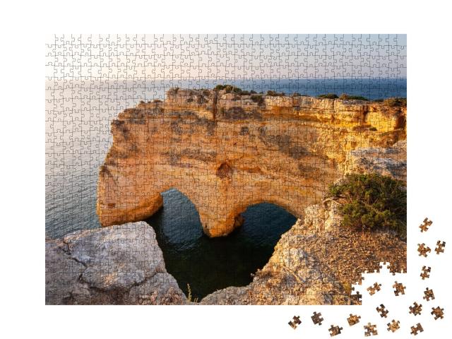 Puzzle de 1000 pièces « Falaise en forme de cœur en Algarve, Praia Marinha, Portugal »