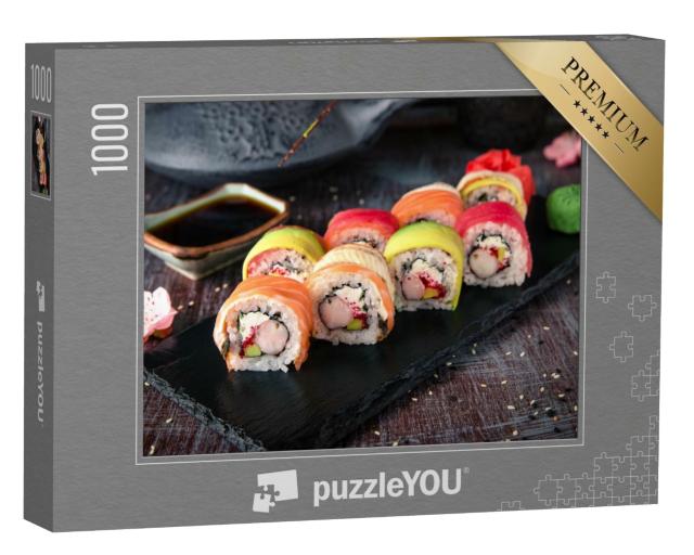 Puzzle de 1000 pièces « Rouleau de sushi arc-en-ciel au saumon et à l'avocat »