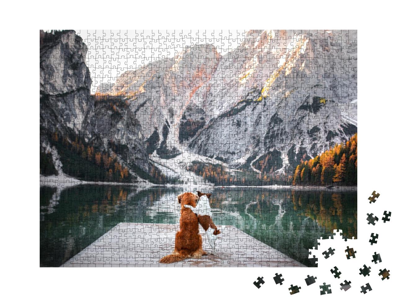 Puzzle de 1000 pièces « Deux chiens sur une passerelle en bois au bord d'un lac de montagne »