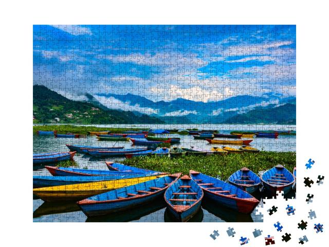 Puzzle de 1000 pièces « Bateaux à rames colorés au bord du lac Phewa, Pokhara, Népal »