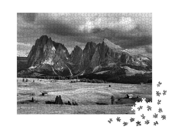 Puzzle de 1000 pièces « Alpe de Siusi avec le groupe du Sassolungo au coucher du soleil, sud de Triol »