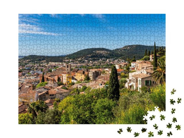 Puzzle de 1000 pièces « Vue sur la vieille ville et l'église Saint-Paul de Hyères (Hyères), France »