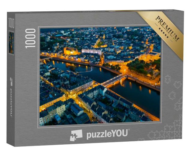 Puzzle de 1000 pièces « Vue aérienne de Laval avec bâtiments, rivière Mayenne et vieux pont, département de la Mayenne »