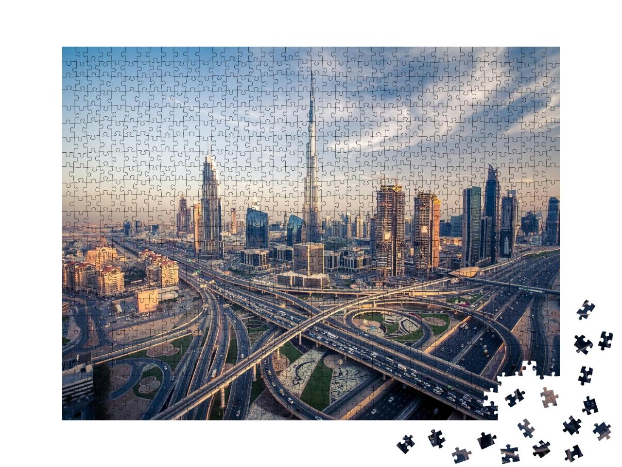 Puzzle de 1000 pièces « Skyline de Dubaï avec les voies rapides les plus fréquentées »