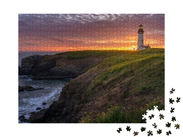 Puzzle de 1000 pièces « Côte au phare de la tête de Yaquina au coucher du soleil »