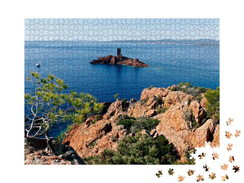 Puzzle de 1000 pièces « L'île d'Or, vue du Cap du Dramont , le Hameau de Saint-Raphaël situé dans le Massif de l'Esterel »