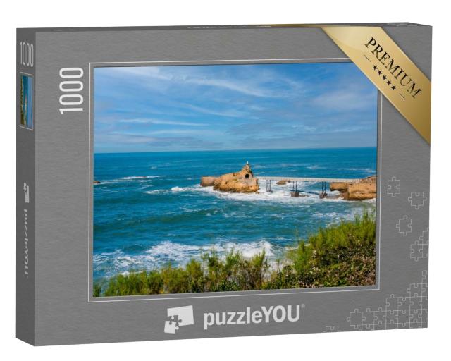 Puzzle de 1000 pièces « Coucher de soleil sur le célèbre rocher de la Vierge dans la ville de Biarritz, sur la côte basque »