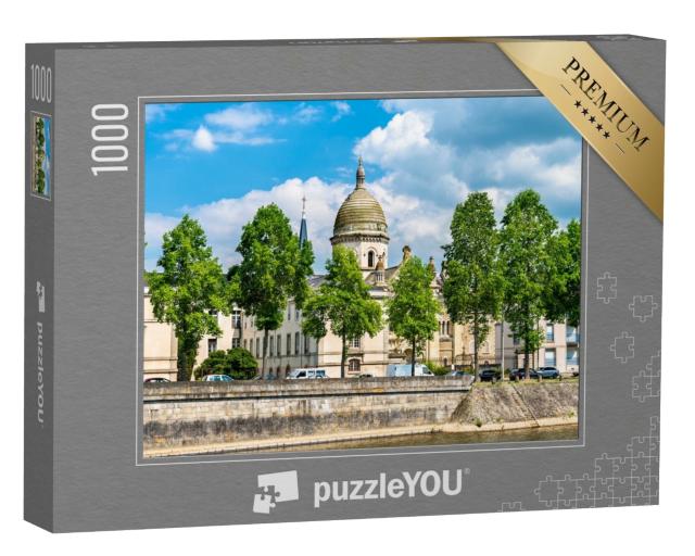Puzzle de 1000 pièces « Chapelle Saint Julien au bord de la Mayenne à Laval - Pays de la Loire, France »
