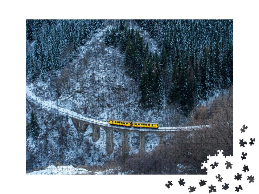 Puzzle de 1000 pièces « Le petit train jaune roule en hiver, à Mont-Louis, Pyrénées-Orientales, France »