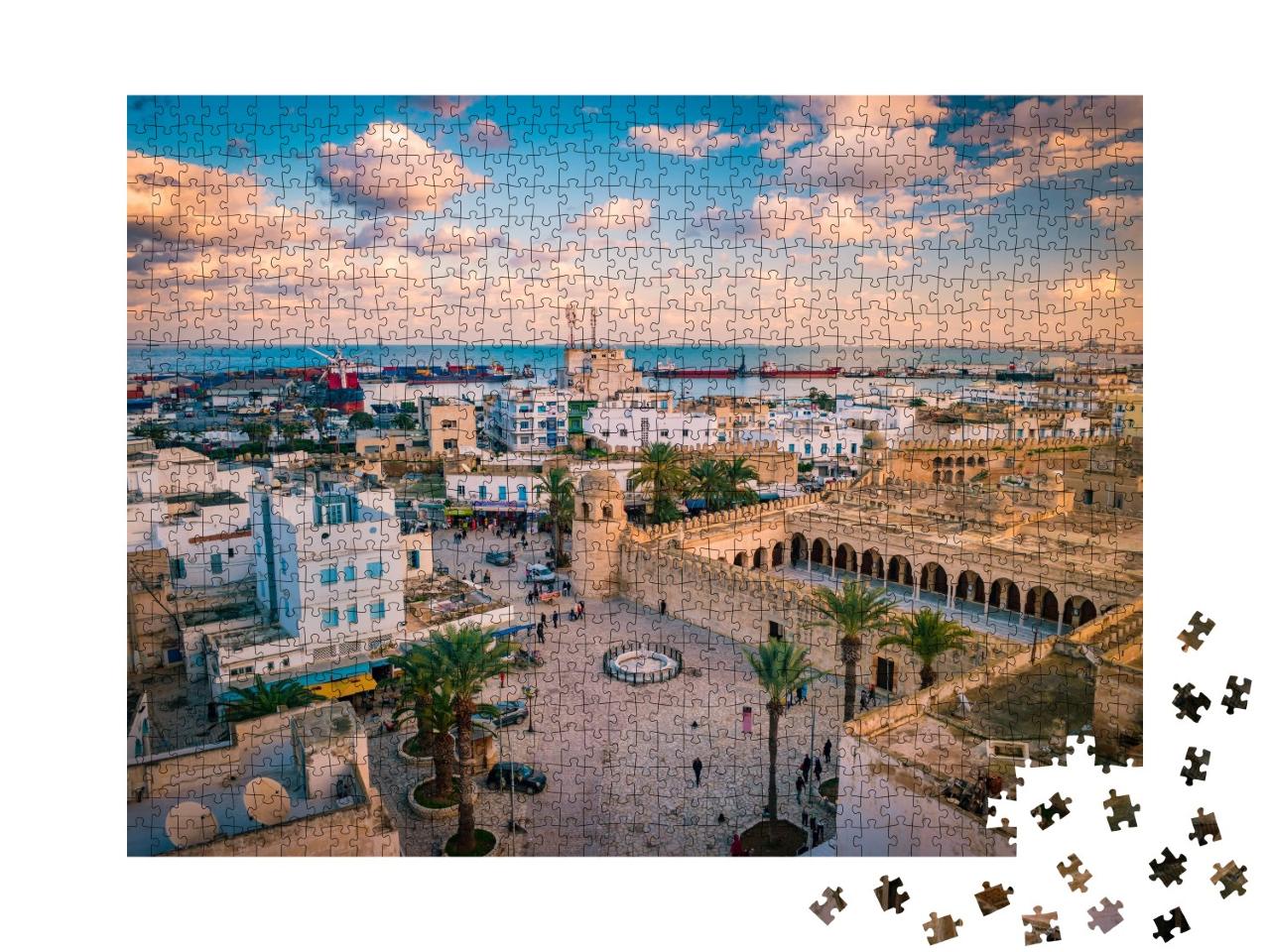 Puzzle de 1000 pièces « Coucher de soleil sur Sousse, paysage urbain avec mosquée et port, Tunisie »