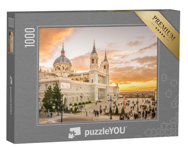 Puzzle de 1000 pièces « Beaucoup d'architecture moderne : cathédrale de l'Almudena en Madrid, Espagne »