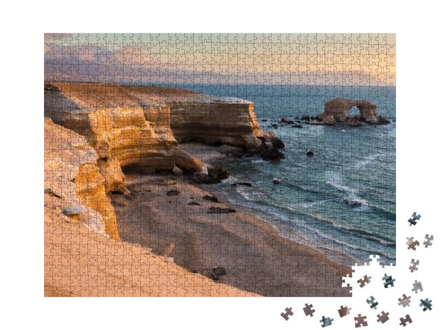 Puzzle de 1000 pièces « Monument naturel de La Portada au coucher du soleil, Antofagasta, Chili »