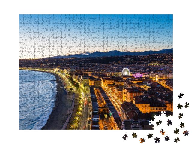 Puzzle de 1000 pièces « Côte méditerranéenne et vieille ville depuis les collines du parc des ruines du château de Nice »