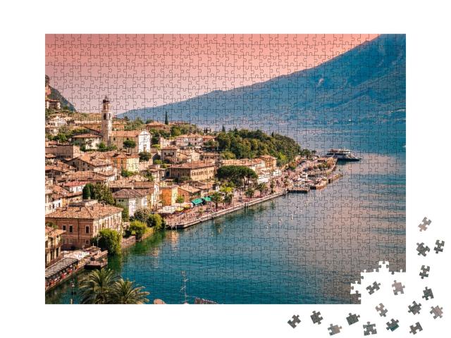 Puzzle de 1000 pièces « Limone sul Garda, une petite ville sur le lac de Garde, Italie »
