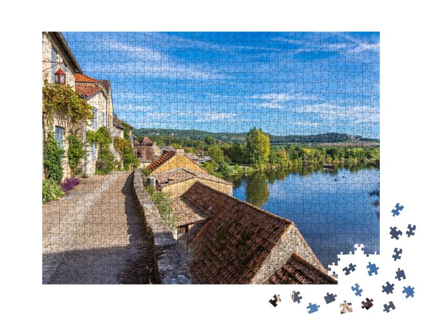 Puzzle de 1000 pièces « Maisons de village avec vue sur la rivière Dordogne à Beynac-et-Cazenac, Dordogne, France »