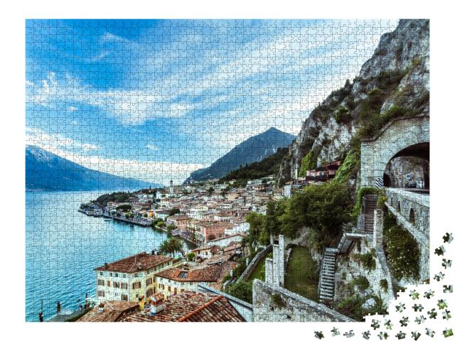 Puzzle de 2000 pièces « Magnifique panorama de Limone sul Garda sur le lac de Garde »
