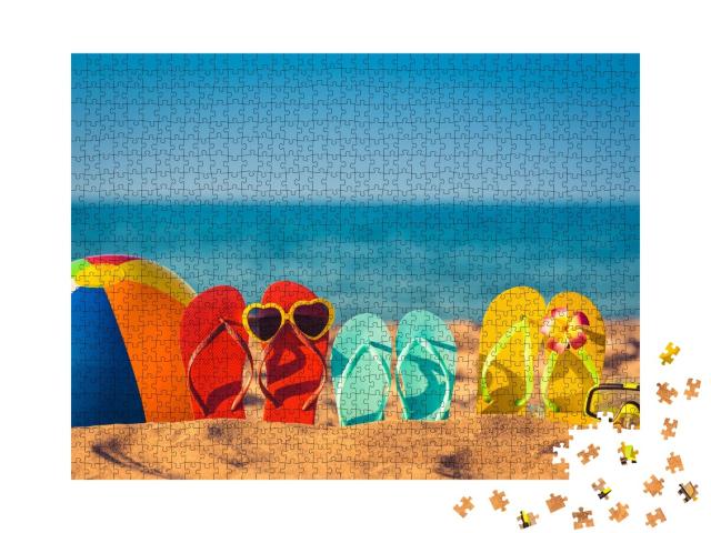 Puzzle de 1000 pièces « Des tongs décorées de façon amusante sur la plage »