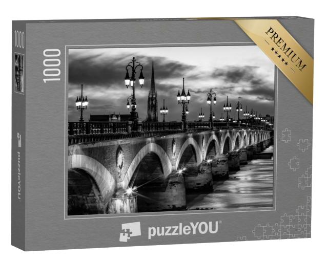 Puzzle de 1000 pièces « Pont de Pierre Pont de pierre sur la Garonne à Bordeaux avec l'église St Michel »