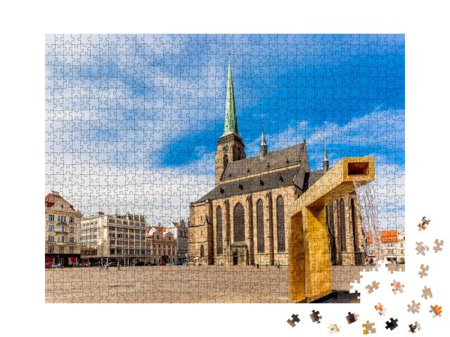 Puzzle de 1000 pièces « Cathédrale Saint-Barthélemy sur la place principale de Plzen, République tchèque »