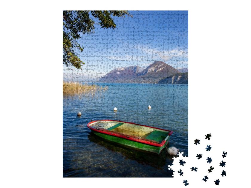 Puzzle de 1000 pièces « Bateau à pagaie en bois coloré sur le lac »