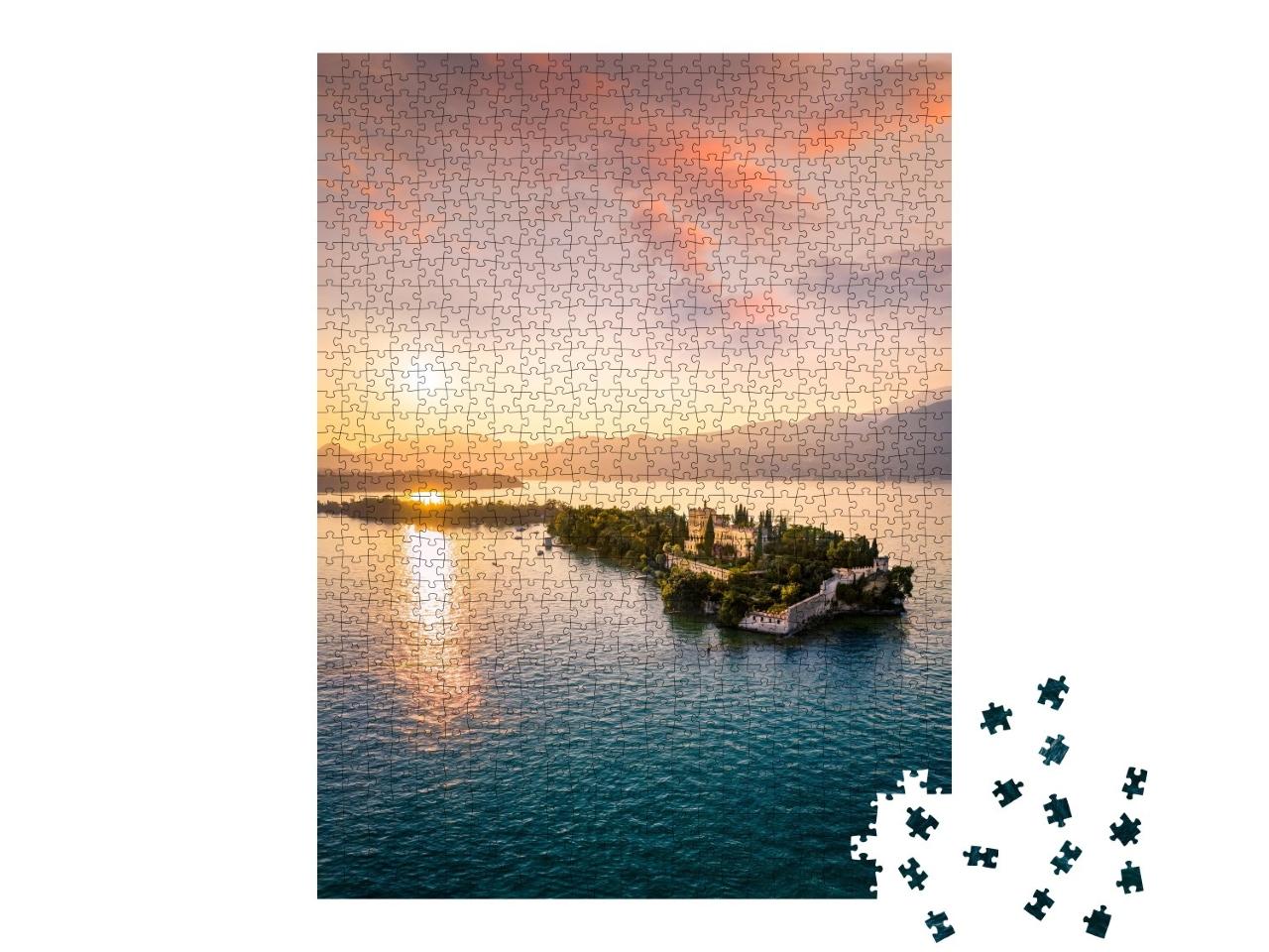Puzzle de 1000 pièces « Isola del Garda avec Villa Borghese au coucher du soleil, Italie »