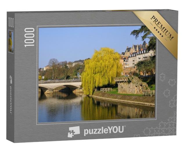 Puzzle de 1000 pièces « La rivière Sarthe et le saule pleureur près du Mans dans la région Pays de la Loire »