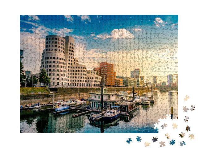 Puzzle de 1000 pièces « Lumière du matin sur le port des médias sur le Rhin, Düsseldorf »