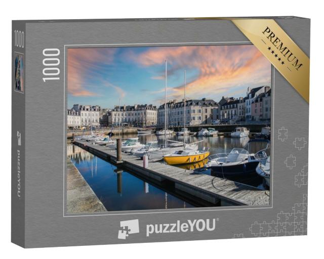 Puzzle de 1000 pièces « Vannes, ville médiévale en Bretagne, bateaux dans le port, avec des maisons typiques »