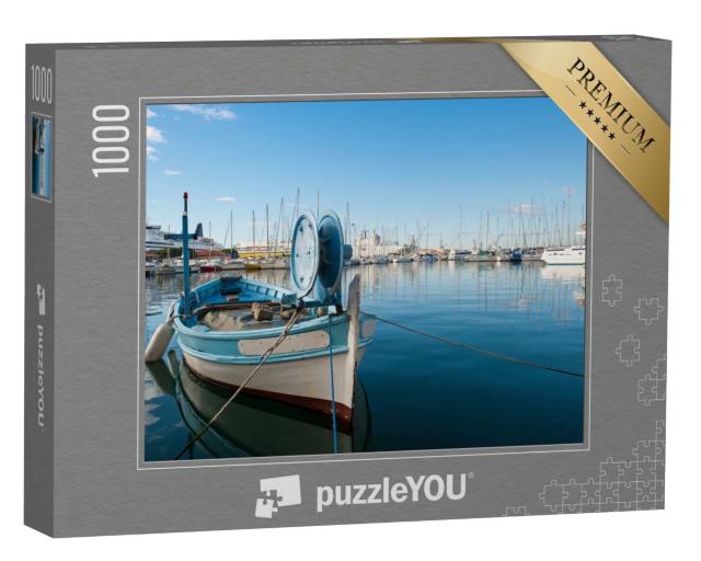 Puzzle de 1000 pièces « Yachts dans le port de Toulon, France, avec un petit bateau au premier plan. »