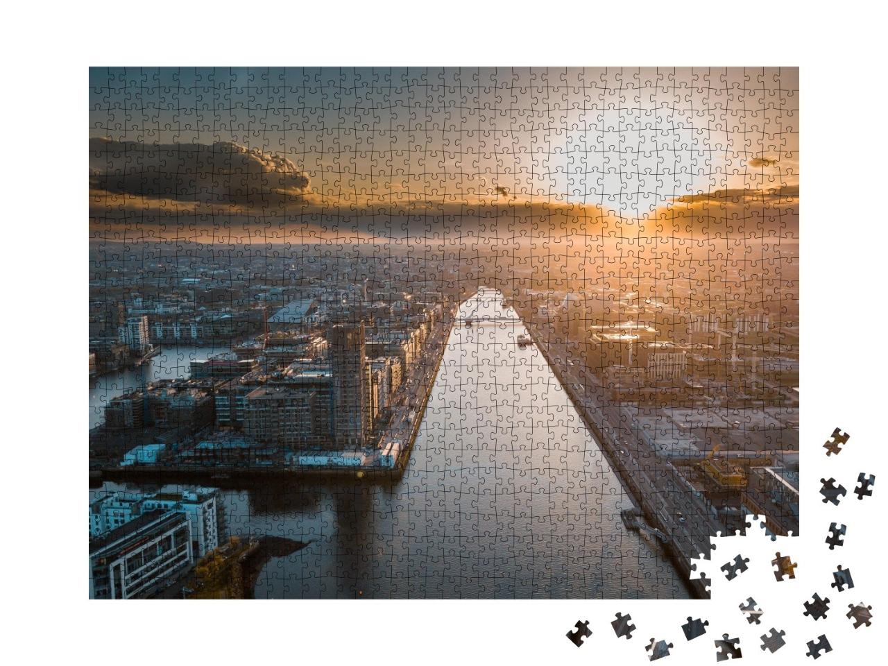 Puzzle de 1000 pièces « Coucher de soleil sur Dublin au bord de la Liffey »