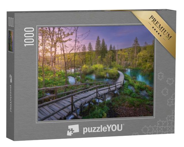 Puzzle de 1000 pièces « Sentier en bois dans la forêt verte près des lacs de Plitvice, Croatie »