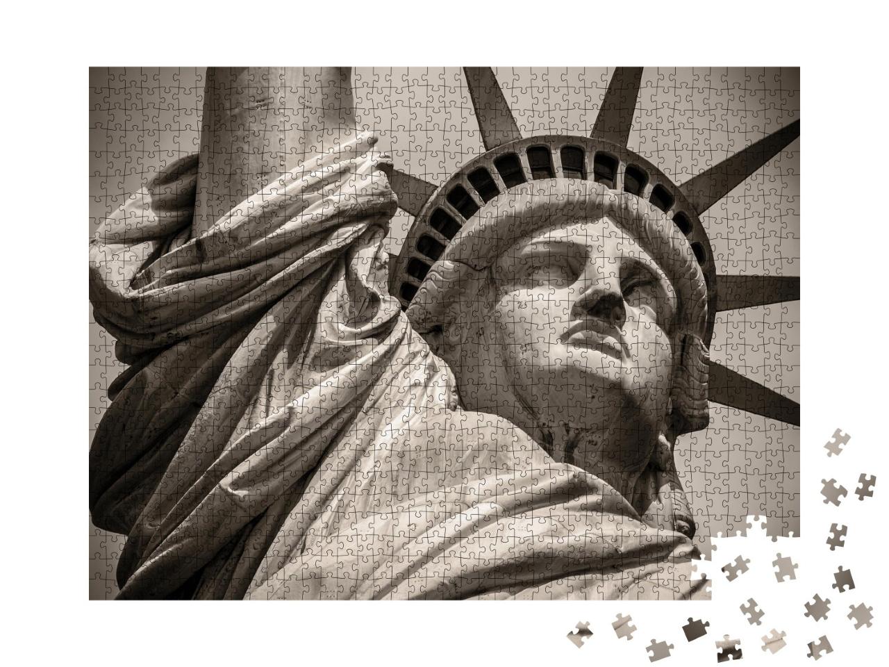 Puzzle de 1000 pièces « Gros plan sur la Statue de la Liberté en noir et blanc »