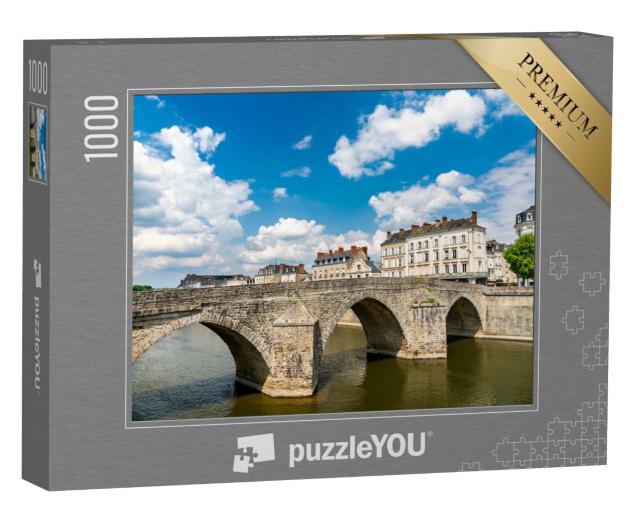 Puzzle de 1000 pièces « Ancien pont de pierre sur la rivière Mayenne à Laval - Pays de la Loire, France »