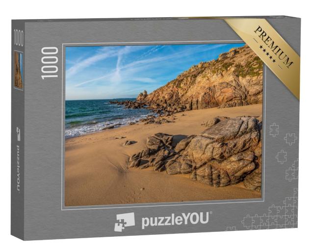 Puzzle de 1000 pièces « Roches de granit et sable jaunâtre sur la côte sud-ouest de l'île de Houat en Bretagne. »