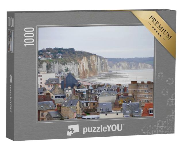 Puzzle de 1000 pièces « Vue sur les toits de Dieppe, la mer et les falaises blanches au-delà »
