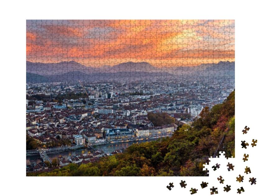 Puzzle de 1000 pièces « Panorama de la ville de Grenoble en France au coucher du soleil en automne »