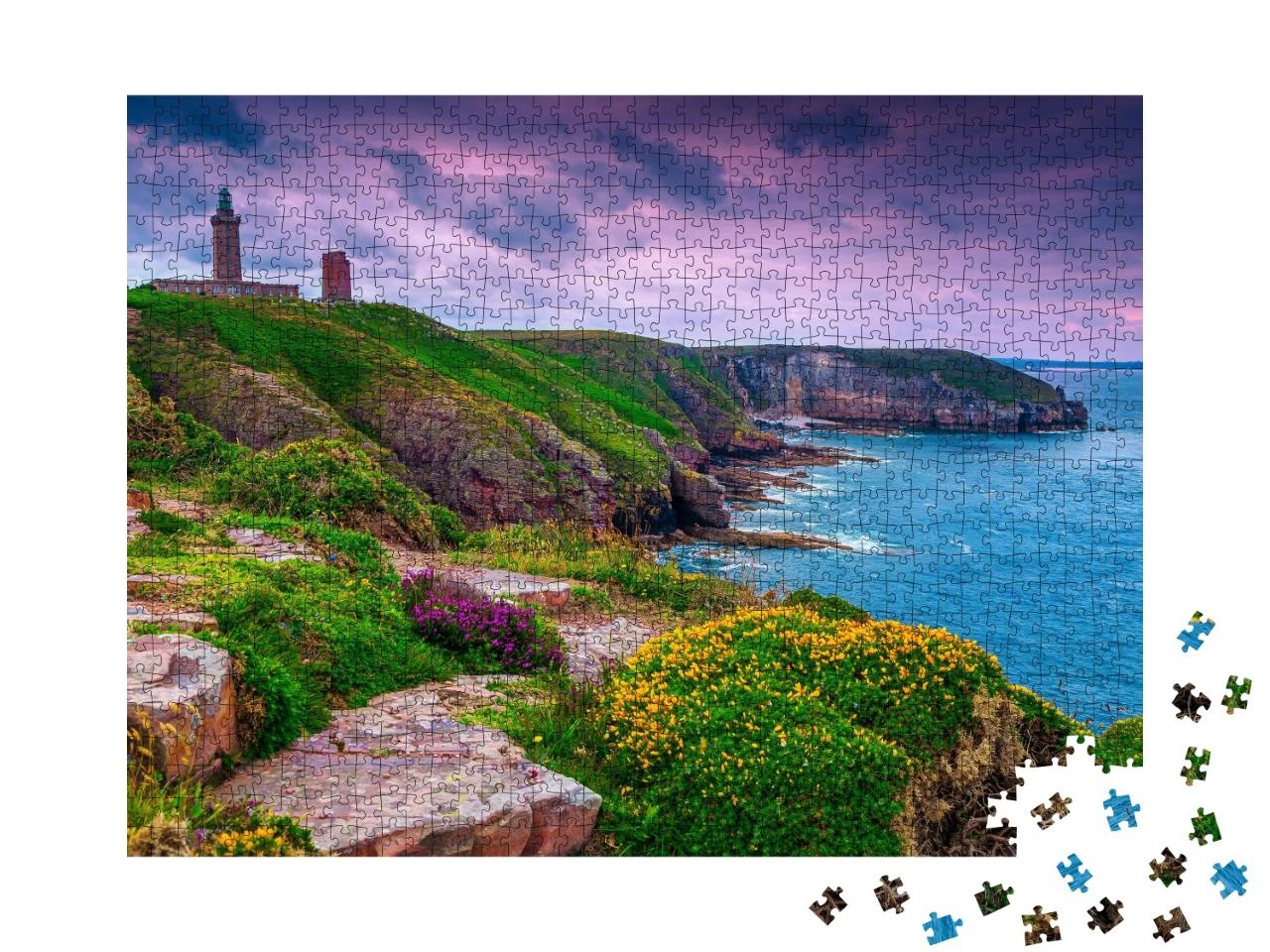 Puzzle de 1000 pièces « Phare du Cap Fréhel sur la côte rocheuse de Bretagne, France, »