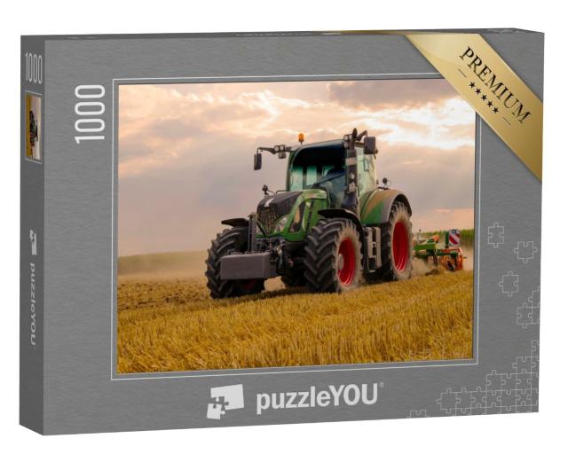 Puzzle de 1000 pièces « Un tracteur vert laboure un champ de céréales »