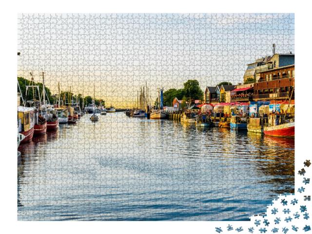 Puzzle de 2000 pièces « Canal avec bateaux et mer Baltique à Warnemünde, Rostock, Allemagne »