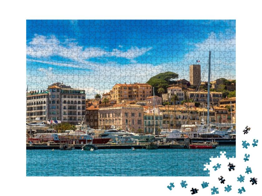 Puzzle de 1000 pièces « Yachts au mouillage dans le port de Cannes par une belle journée d'été, France »