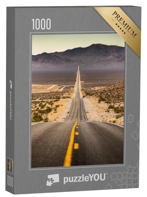 Puzzle de 1000 pièces « Route droite presque sans fin dans la poussière, Californie, USA »