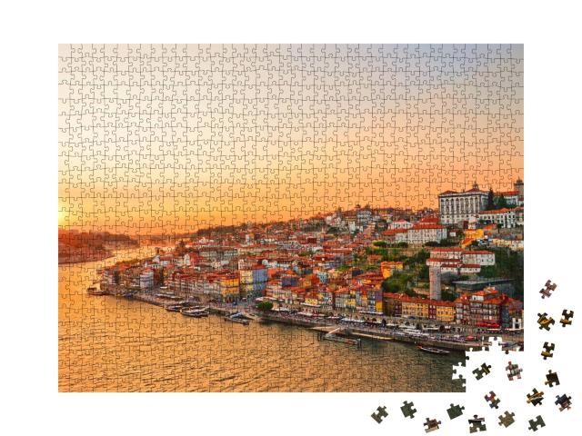 Puzzle de 1000 pièces « Magnifique coucher de soleil sur le centre-ville de Porto »